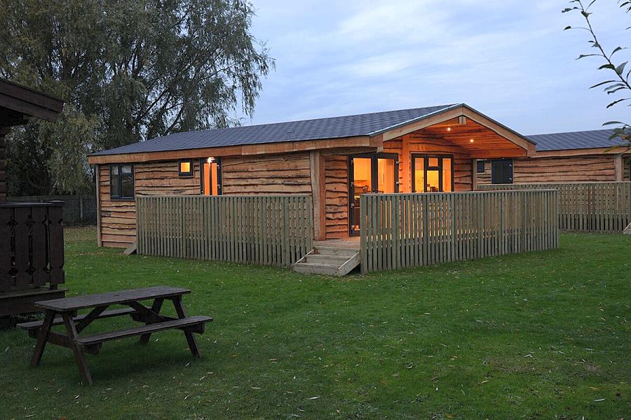 Woodlakes Larch Lodge Plus Exterior