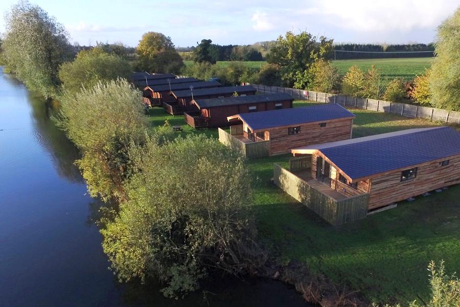 Woodlakes Larch Lodge Plus Lakeside Lodges