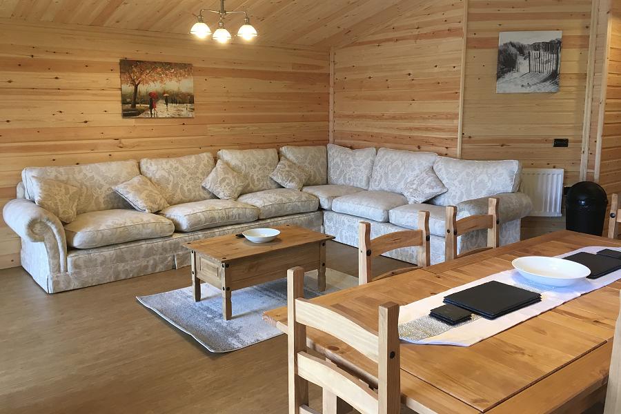 Woodlakes Oak Lodge Living Area