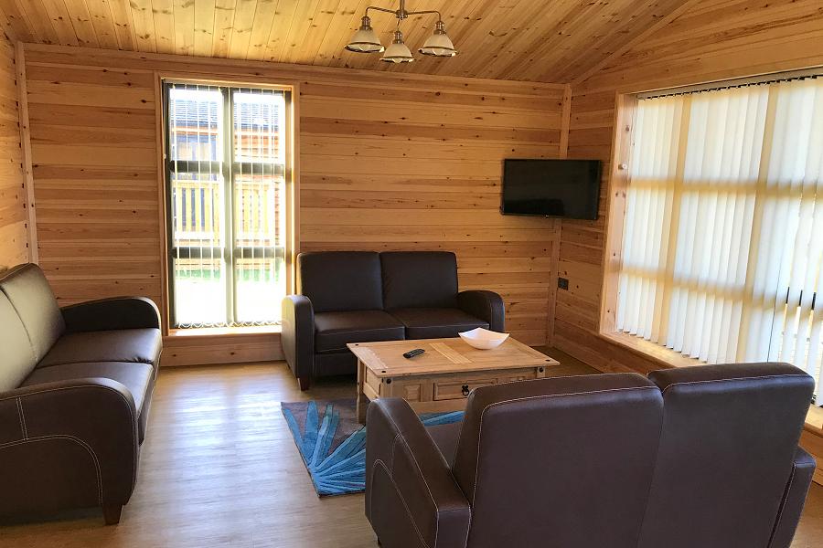 Woodlakes Spruce Lodge Living