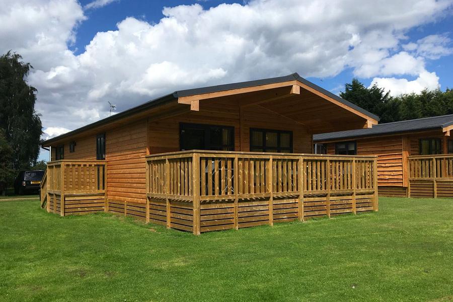 Woodlakes Willow Parkside Lodge