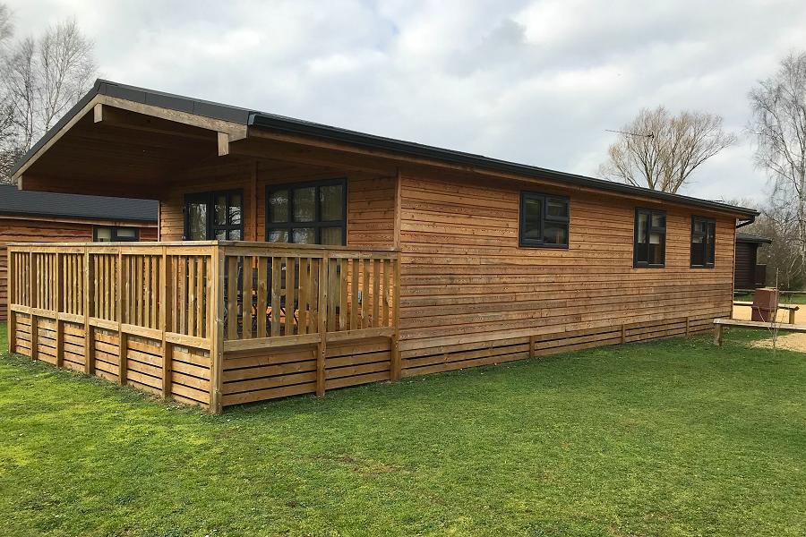 Woodlakes Parkside Lodge Furnished Decking
