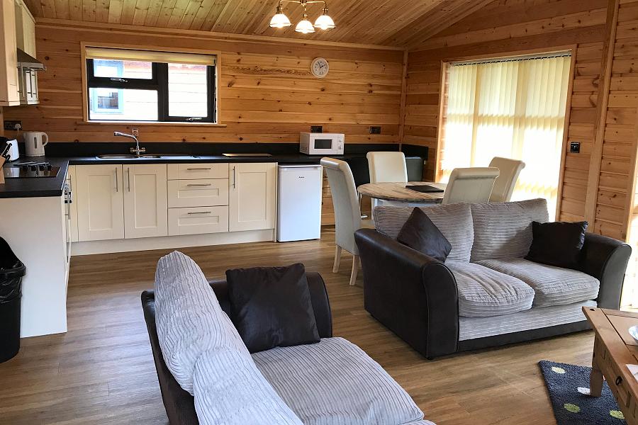 Woodlakes Willow Parkside Lodge Living Area