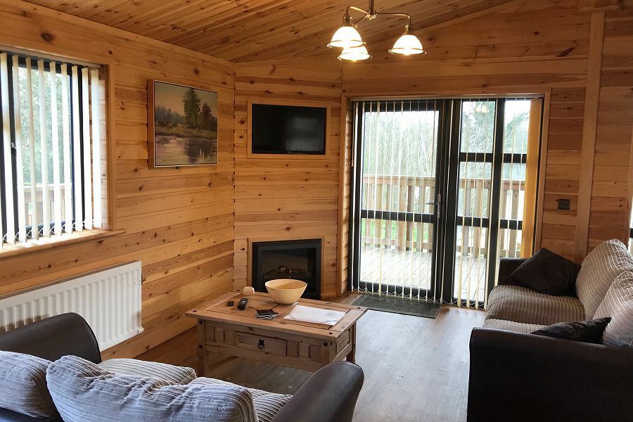 Woodlakes Accessible Lodge Lounge