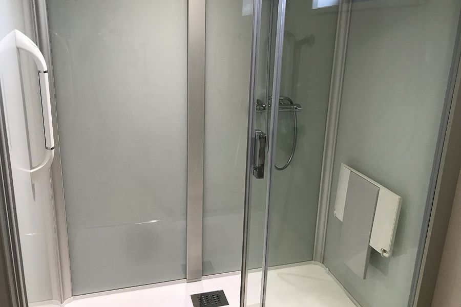 Woodlakes Accessible Lodge Shower