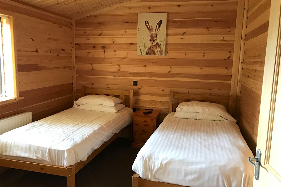 Woodlakes Accessible Lodge Twin