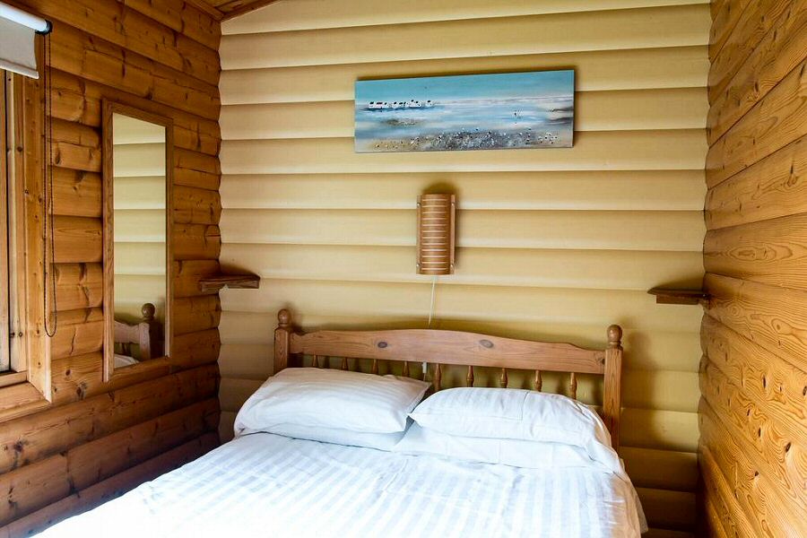 Woodlakes Cedar Lodge Double Bedroom