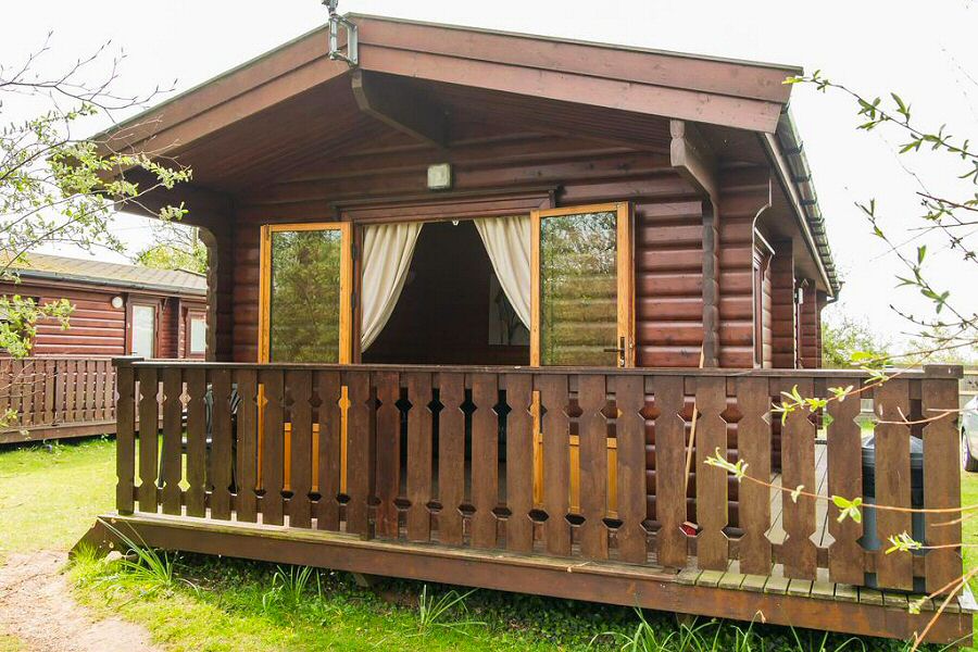 Woodlakes Cedar Lodge Decking