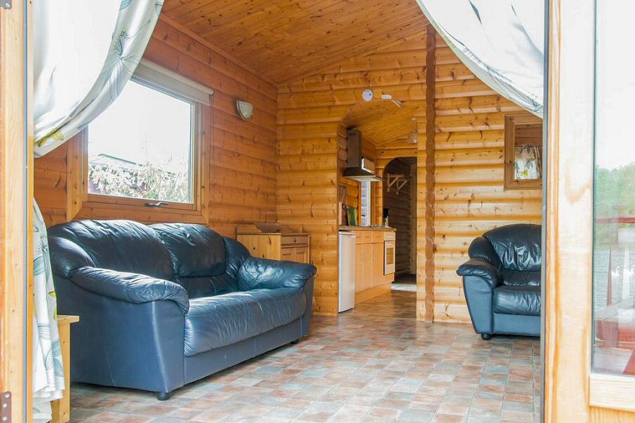 Woodlakes Cedar Lodge Living Area