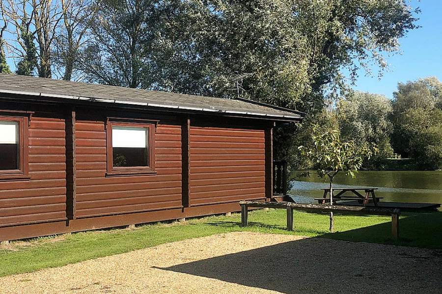 Woodlakes Cedar Lodge Parking