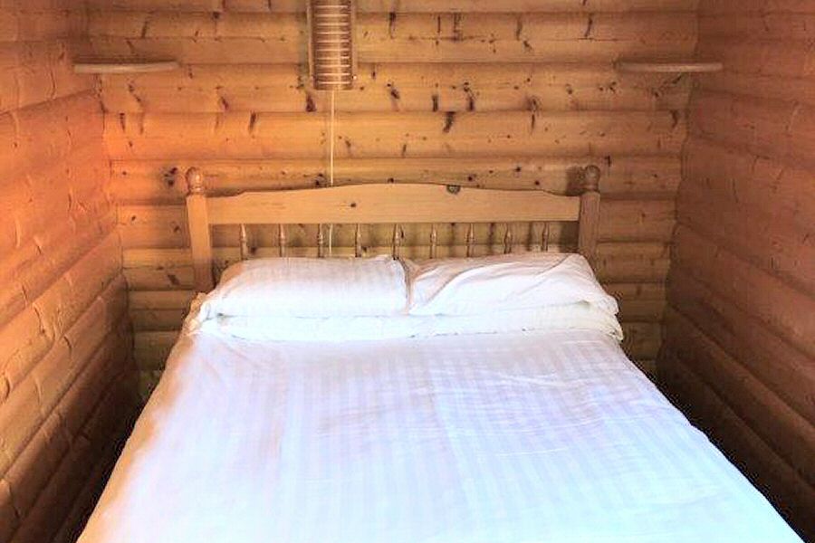 Woodlakes Cedar Plus Lodge Double Bedroom