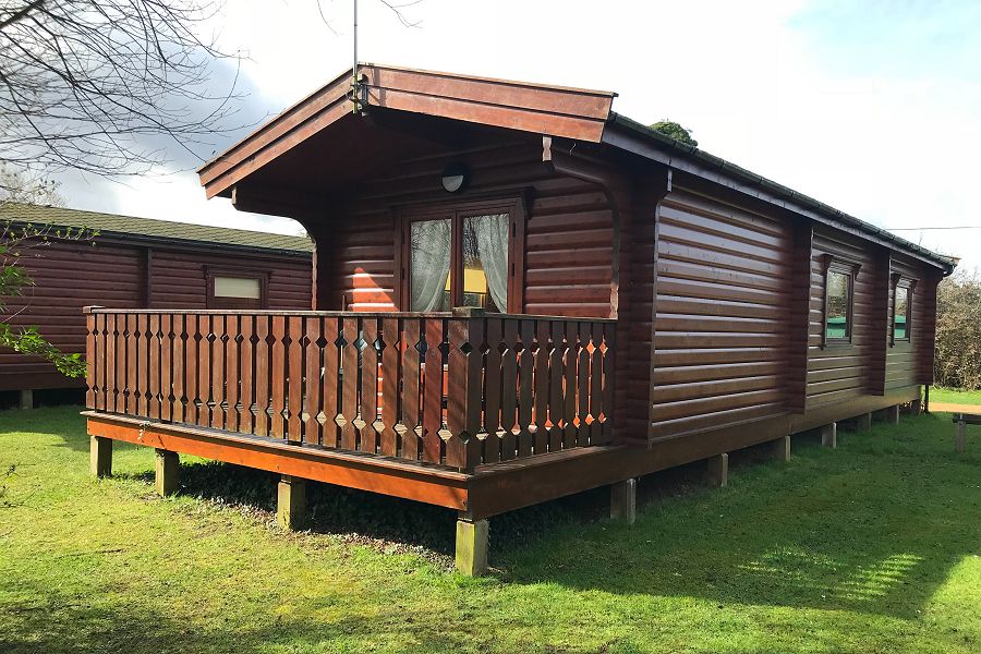 Woodlakes Cedar Plus Lodge Deck