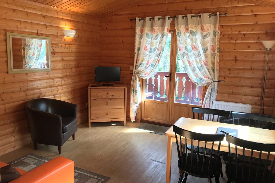 Woodlakes Cedar Plus Lodge Lounge
