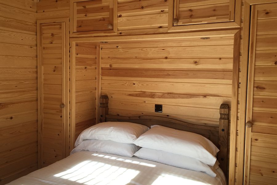Woodlakes Cosy Cedar Lodge Double