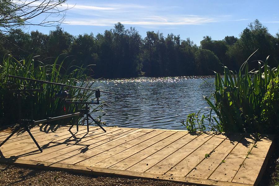 Woodlakes Cosy Cedar Lodge Fishing Peg