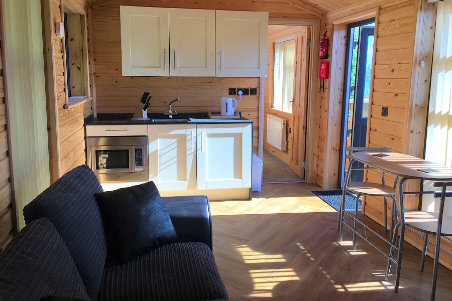 Woodlakes Cosy Cedar Lodge Kitchen