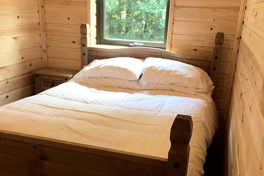 Woodlakes Larch Parkside Lodge Double Bedroom