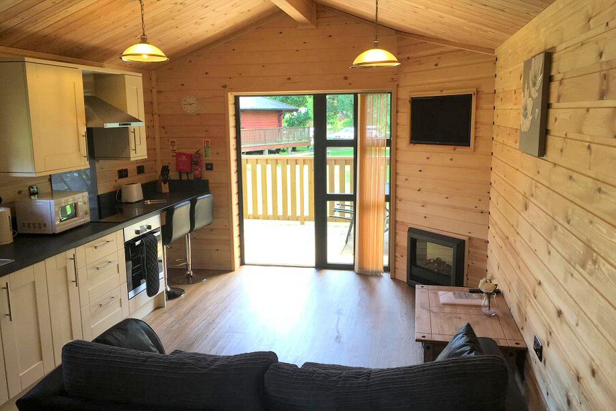 Woodlakes Larch Parkside Lodge Lounge