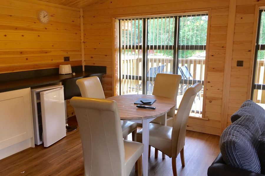 Woodlakes Larch XL Parkside Lodge Dining