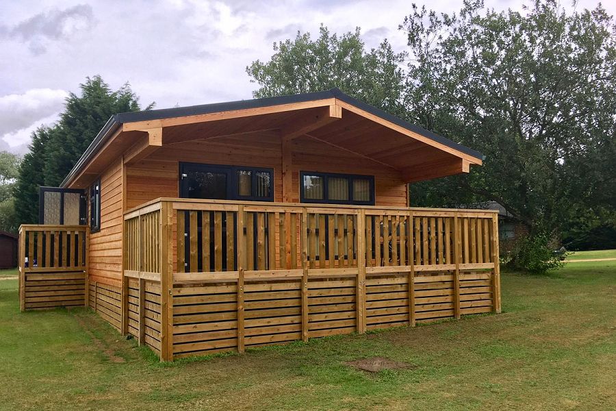 Woodlakes Larch XL Parkside Lodge
