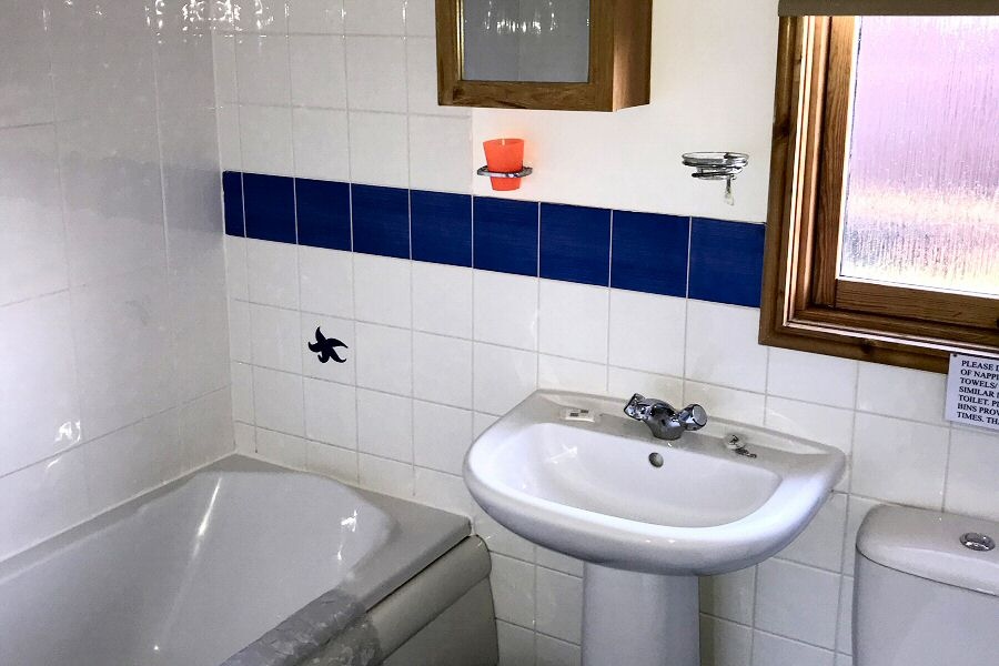 Woodlakes Willow Lodge Bathroom