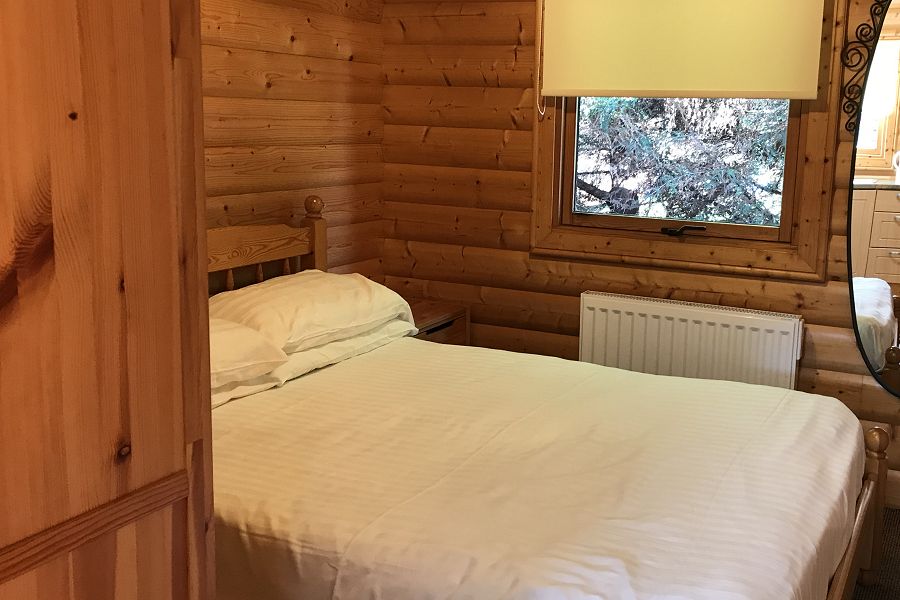 Woodlakes Willow Lodge Double Bedroom