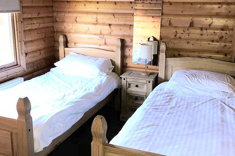 Woodlakes Willow Lodge Twin