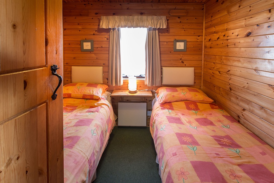 The River Lodge Twin Bedroom