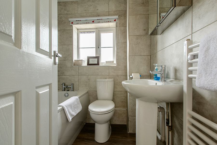 Yare Cottage Bathroom