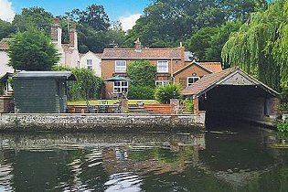 Wherrymans Cottage Coltishall Norfolk Broads Riverside Holiday
