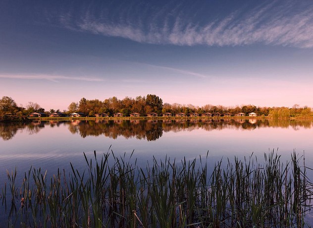 Cotswold Water Park Cottages & Holiday Lodges by Water