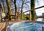 Indio lakes Lodges with hot tubs and fishing